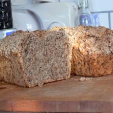 Aus dem Treber konnten zwischendurch zwei leckere Brote (je 1 kg) gebacken werden.